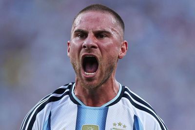 Scaloni hạ nhiệt đại chiến Anh - Argentina