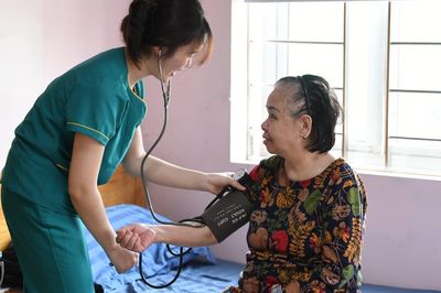 Ai sẽ chăm sóc người cao tuổi?