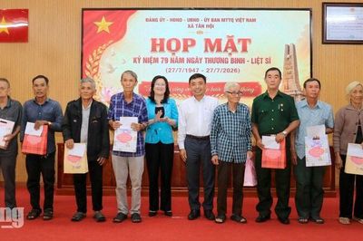 Tân Hội trao nhà Đại đoàn kết, tặng quà người có công