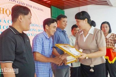 Hơn 60 người có uy tín trong đồng bào dân tộc thiểu số An Giang được bồi dưỡng kỹ năng chuyển đổi số
