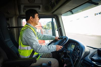 Báo động tình trạng thiếu lái xe đầu kéo, xe chở khách trên 30 chỗ ngồi