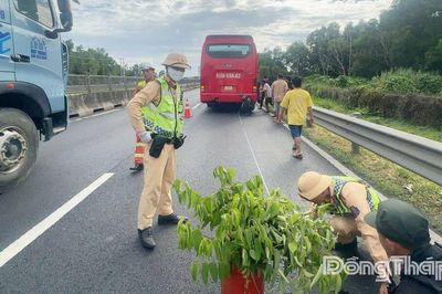 Đặt cảnh báo trên cao tốc không đúng, nguy hiểm khôn lường
