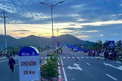 Xe máy va chạm ô tô trên tỉnh lộ 639 khiến 1 người tử vong