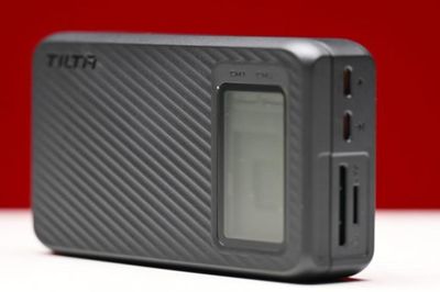 Đánh giá Tilta TBC-ARC-FZ100: Giải pháp sạc và lưu trữ đa năng cho hệ máy Sony