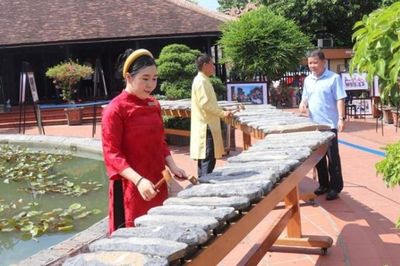Trưng bày, diễn tấu bộ đàn đá 54 thanh tại Khánh Hòa