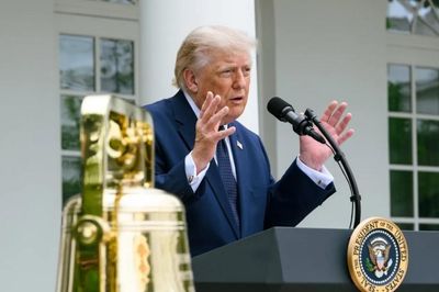 Ông Trump dọa không kích toàn bộ nhà máy điện và cầu của Iran