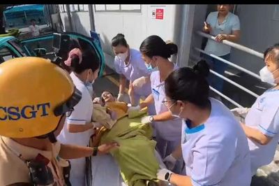 Cảnh sát giao thông hỗ trợ đưa sản phụ đến bệnh viện an toàn