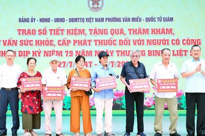 Phường Văn Miếu - Quốc Tử Giám tri ân gia đình chính sách, người có công