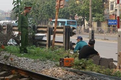 Cả nước còn hơn 2.180 lối đi tự mở qua đường sắt