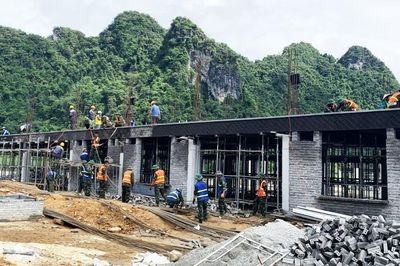 Tăng tốc thi công các dự án trường nội trú liên cấp