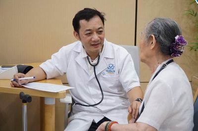 Cô đơn âm thầm 'bào mòn' sức khỏe người cao tuổi