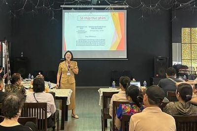 Phường Việt Hưng nâng cao kiến thức an toàn thực phẩm cho các tiểu thương