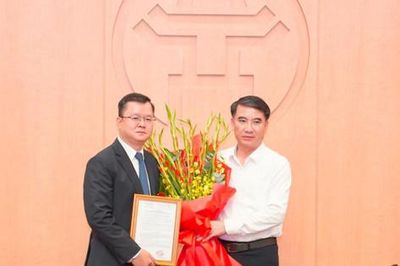 Trao quyết định bổ nhiệm Phó Tổng Giám đốc Quỹ Đầu tư phát triển TP Hà Nội