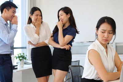 Nếu đồng nghiệp có 1 trong 6 dấu hiệu này, hãy luôn giữ khoảng cách