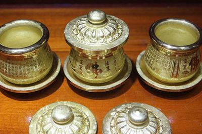 Nước cúng Phật và gia tiên: Dùng sao cho đúng để không phạm kỵ?