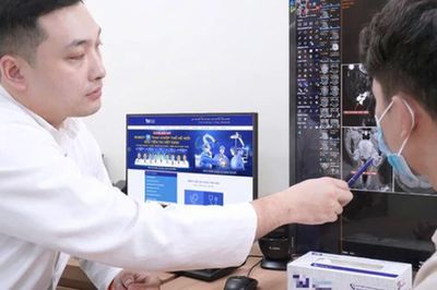 Thanh niên 23 tuổi suýt mất thính lực vì mắc sai lầm trong lúc đeo tai nghe