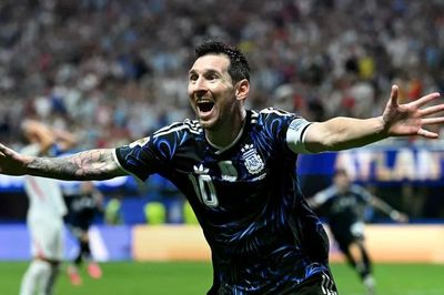 Hai kiến tạo trước tuyển Anh giúp Messi xô đổ kỷ lục World Cup