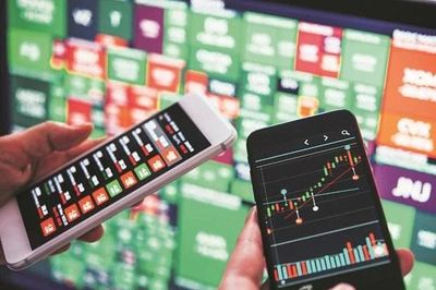 Chứng khoán hồi phục mạnh mẽ, người cầm cổ phiếu PNJ vẫn chưa hết buồn