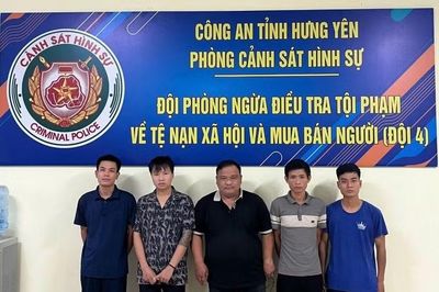 Bắt 5 đối tượng đánh bạc dưới hình thức cá độ bóng đá