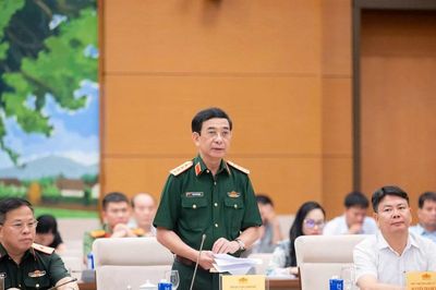 Trình Luật Phòng, chống phổ biến vũ khí hủy diệt hàng loạt và xem xét sửa 10 luật về nông nghiệp, môi trường