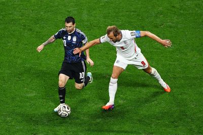 Khoảnh khắc Messi phô diễn đẳng cấp trước Kane và Gordon
