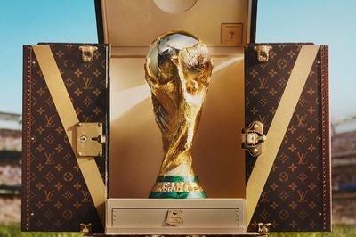 Chiếc rương Louis Vuitton đựng cúp vô địch World Cup gây chú ý