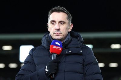 Romero mỉa mai Gary Neville ngốc nghếch