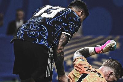 Màn trả đũa của Romero với Pickford