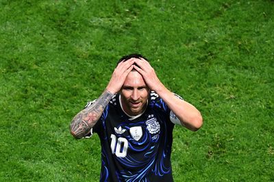 Messi phá lời nguyền 20 năm của Argentina ở World Cup