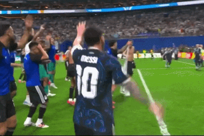 Điệu nhảy ăn mừng của Messi gây sốt