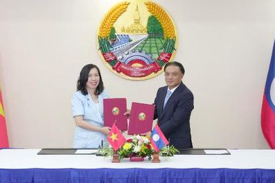 Việt Nam - Lào ký bản ghi nhớ hợp tác về công tác kiều dân giai đoạn 2026-2030