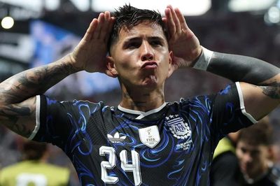 Ngược dòng đánh bại Anh, Argentina chạm trán Tây Ban Nha ở chung kết