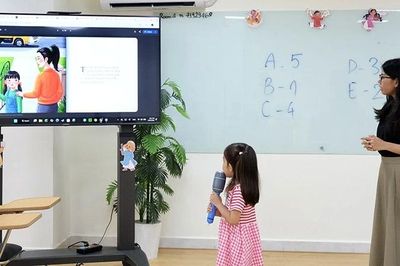 Học tiếng Anh, liệu có cần phát âm và dùng giọng thật giống người nước ngoài?