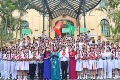 Phó Chủ tịch nước gặp mặt Đoàn đại biểu thiếu nhi tham gia 'Hành trình Em yêu Tổ quốc Việt Nam'