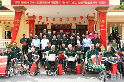Đại tướng Nguyễn Tân Cương tri ân các thương, bệnh binh, gia đình chính sách tại tỉnh Ninh Bình