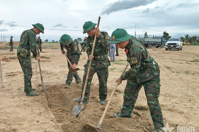 Bộ CHQS tỉnh Gia Lai: Hỗ trợ người dân xây dựng nhà ở tại Khu tái định cư vùng thiên xã Ia Hiao