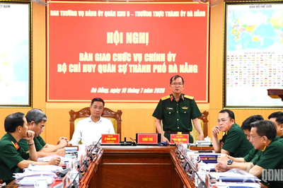 Quân khu 5: Bàn giao chức vụ Chính ủy Bộ CHQS TP Đà Nẵng