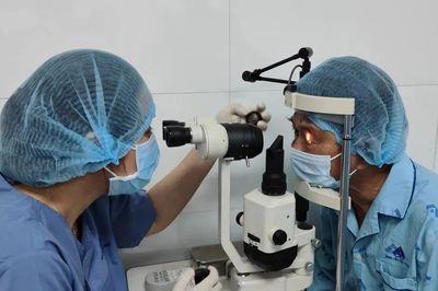 Miễn phí phẫu thuật đục thể thủy tinh cho đối tượng chính sách