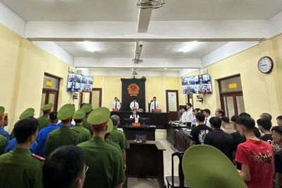 Tuyên án 44 bị cáo hỗn chiến bằng dao, bom xăng ở Cà Mau