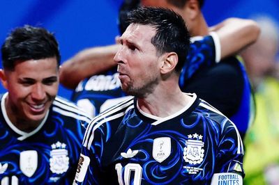 Video bóng đá Anh vs Argentina: Messi truyền cảm hứng