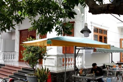 Quán hủ tiếu bình dân trong biệt thự hút khách, chủ chỉ bán 4 giờ/ngày
