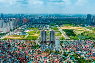 Lãi suất khó giảm mạnh, chuyên gia dự báo bất ngờ về bất động sản cuối năm