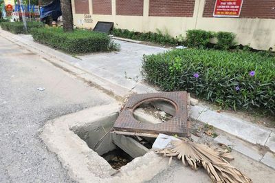 Bất an khi lưu thông qua tuyến đường Phạm Tu vì nắp cống nhô cao