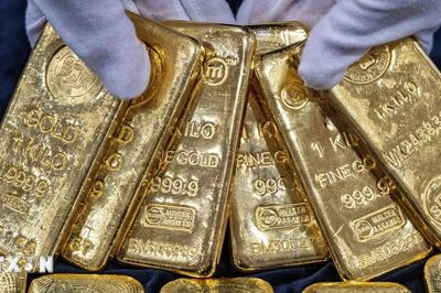 Giá vàng thu hẹp đà giảm sau số liệu kinh tế của Mỹ