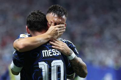 Messi lập cú đúp kiến tạo, Argentina ngược dòng ngoạn mục để vào chung kết World Cup 2026