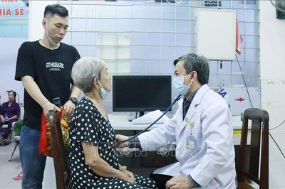 Thi đua cao điểm 150 ngày đêm tăng tốc khám sức khỏe toàn dân