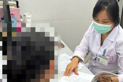 Cả gia đình nhiều người mắc chung một căn bệnh da hiếm gặp