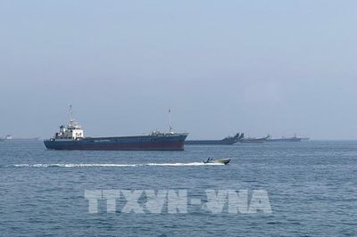 Xung đột tái bùng phát, lượng dầu vận chuyển qua eo biển Hormuz sụt giảm