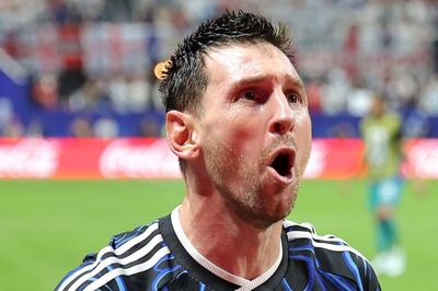 Tam sư mang trái tim chuột nhắt trước Messi và Argentina