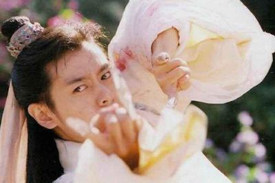 Chiêu thức vô lý trong kiếm hiệp Kim Dung, nhưng phim nào cũng có